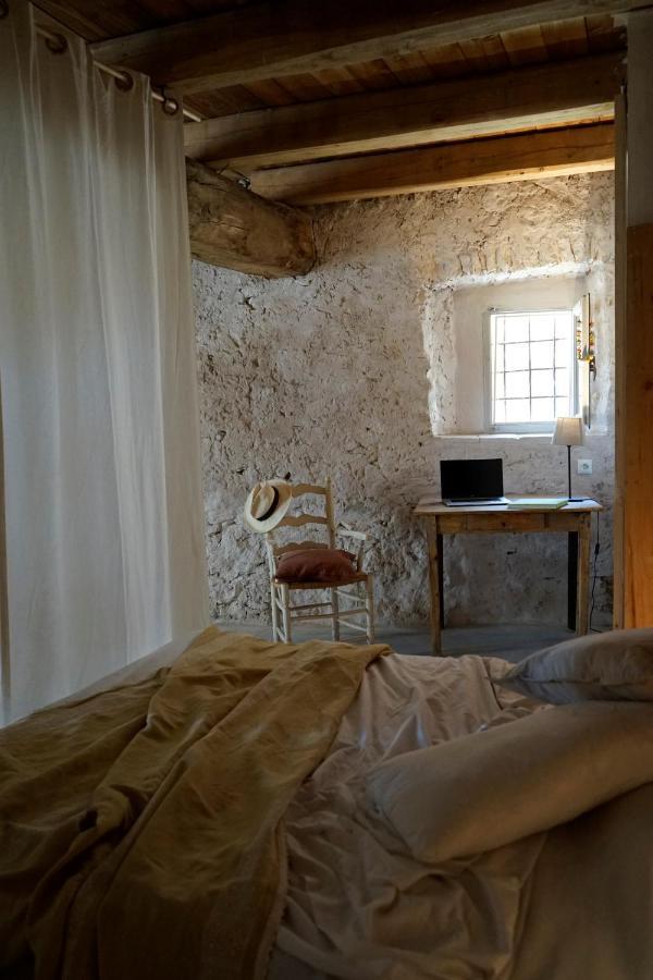 Can Tat, Loft In A Old Coach House Sant Jordi Desvalls Exteriér fotografie