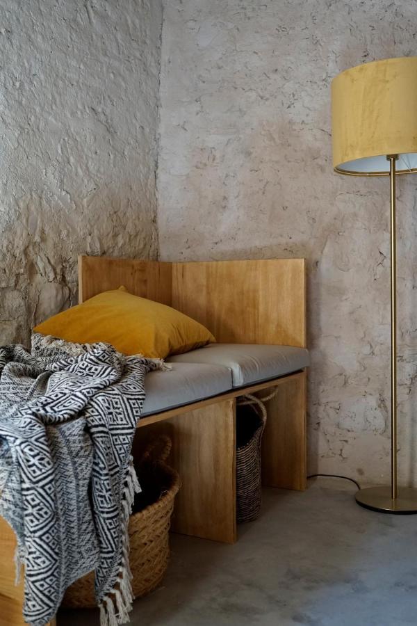Can Tat, Loft In A Old Coach House Sant Jordi Desvalls Exteriér fotografie