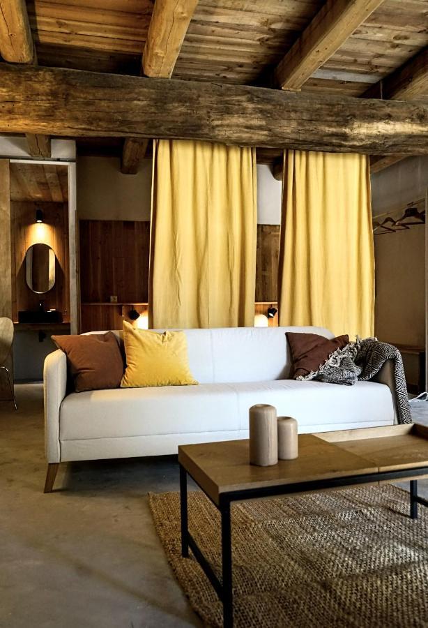 Can Tat, Loft In A Old Coach House Sant Jordi Desvalls Exteriér fotografie